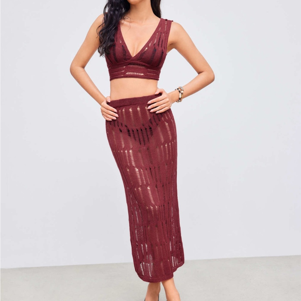 KNIT V-NECK SOLID KNOTTED TANK TOP & MID RISE MAXI SKIRT